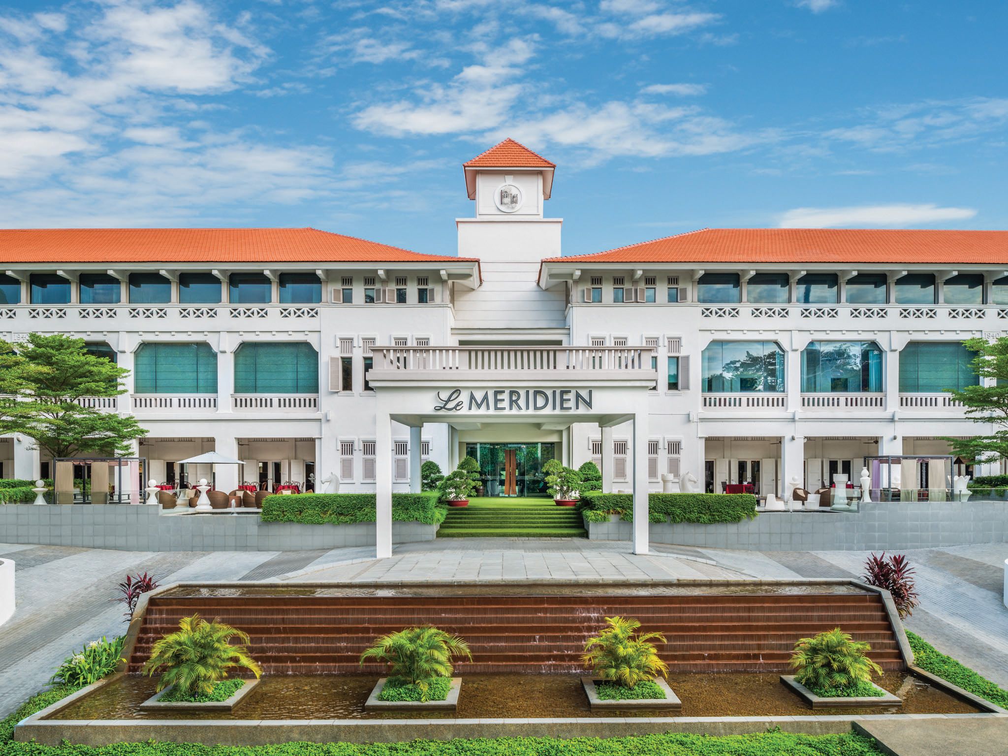 Le Mérin Singapore Sentosa Overlooking The Iconic Merlion Le Mérin Singapore Sentosa Overlooking The Iconic Merlion With Imbiah Station Right At Its Doorstep